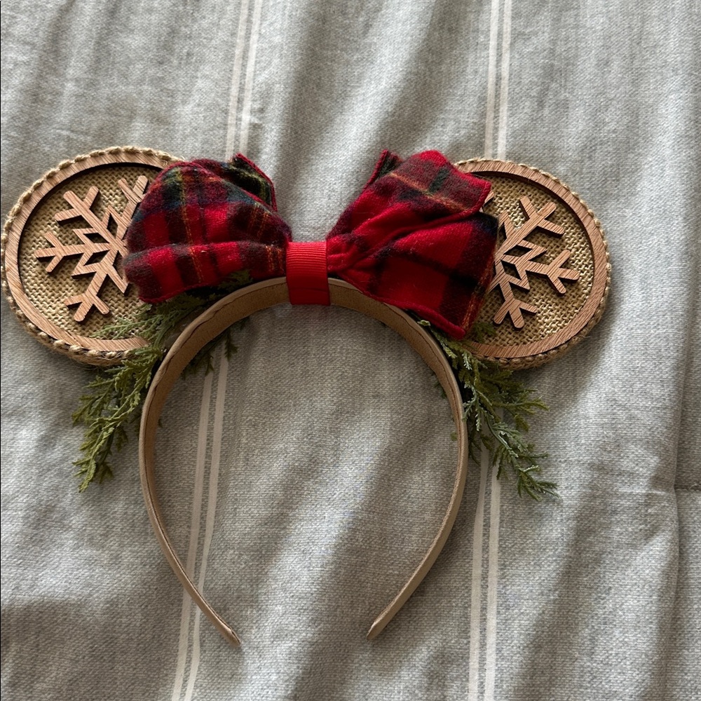 Christmas Minnie Mouse Ears. Plaid Bow wreath like  Snowflake Headband.
